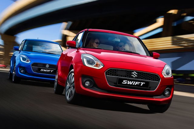 Suzuki Swift Sportief auto rood en blauw nieuwe grille