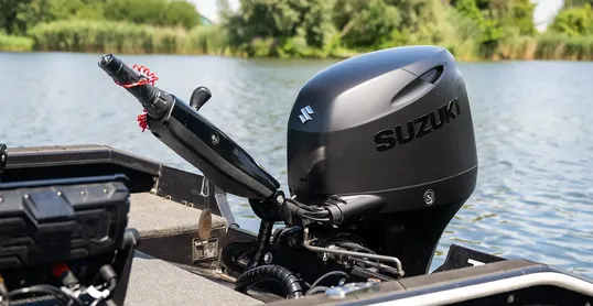 Suzuki introduceert nieuwe matzwarte DF60ATL
