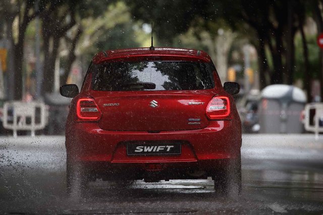 Suzuki_Swift_regen_achterzijde