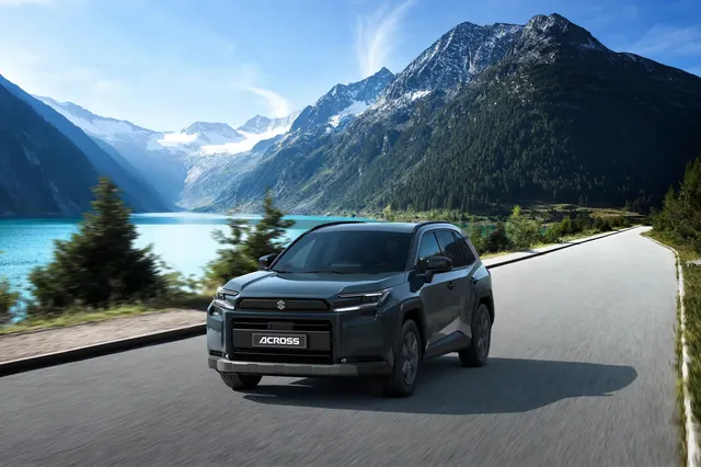 Suzuki_Across_driving_lake