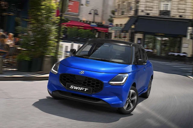 Nieuwe_Suzuki_Swift_blauw_stad_driekwartvoor_2000x1300