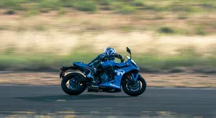 GSX800FRQM6_action_1