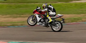 Test Suzuki GSX-R1000R door Motorfreaks (2026)