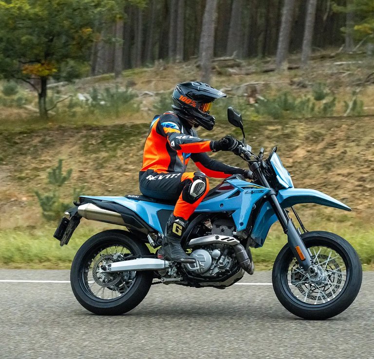 Tips voor *winterkleding* en *handvat*
*verwarming* op je motor