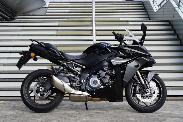 suzuki-gsx-s1000gt_fhm03.jpg