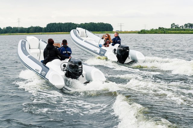 2021_Nimarine_rubberboot_MX500_MX450_RIB_DF30_DF90_actie_achter.jpg