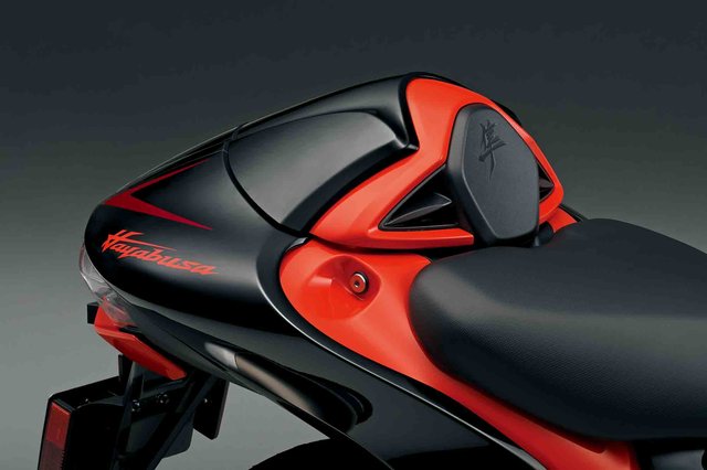 GSX1300RRQM4_single_seat_cowl