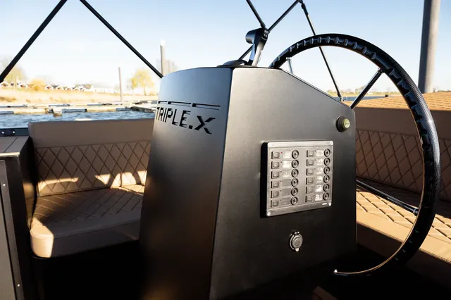 Triple X van Leeuwen x Suzuki-37