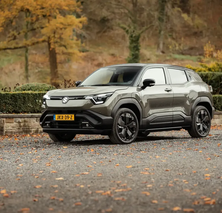 Suzuki start levering van volledig elektrische *e VITARA* in Nederland