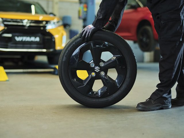 SUZUKI_AS_18_werkplaats_bandrollen2