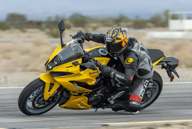 Suzuki_GSX-8R_yellow
