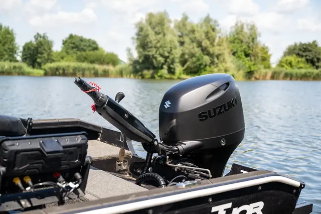 Suzuki DF60 Stealth Line