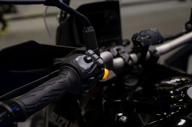 Suzuki V-Strom 800 DE cruise control