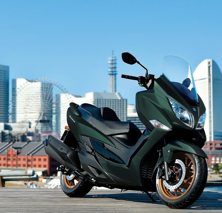 Nieuwe kleuren en prijsstelling voor de *Burgman 400*