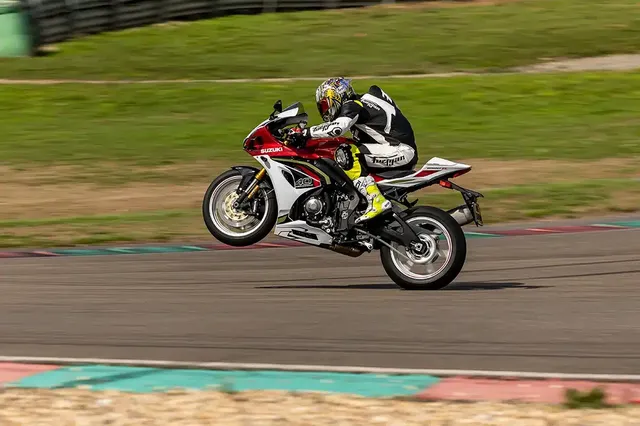 Suzuki_MY26_GSX-R1000R