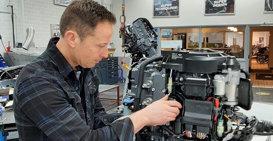 Koeling buitenboordmotor reinigen