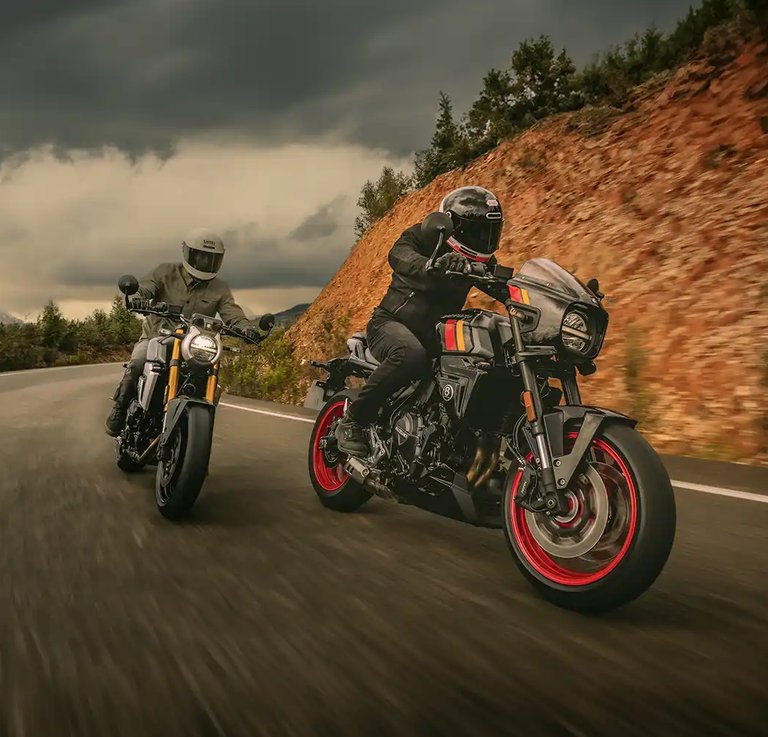 SUZUKI INTRODUCEERT DE *GSX-8T EN GSX-8TT*