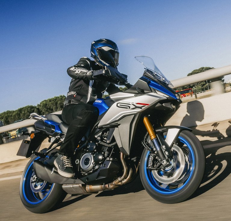 Suzuki maakt prijzen crossover *<br/> GSX-S1000GX* bekend