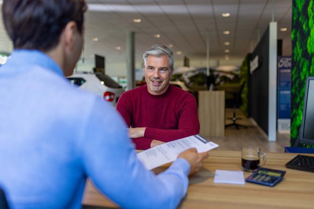 Suzuki_dealer_verkoopgesprek