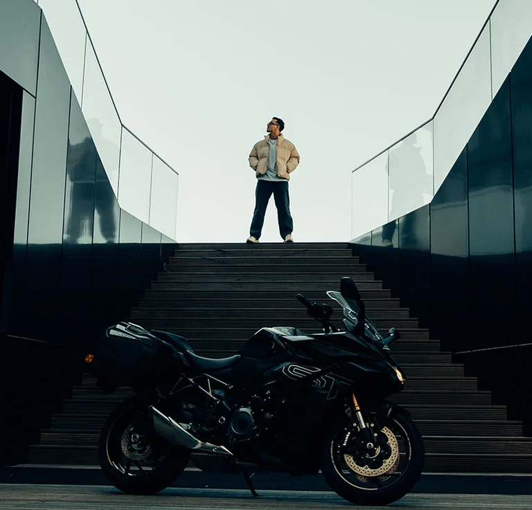 Suzuki #*<br/> GSX-S1000GT* en *Timor Steffens*#