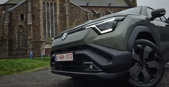 Rijtest Suzuki e VITARA door Dagelijkseauto.nl