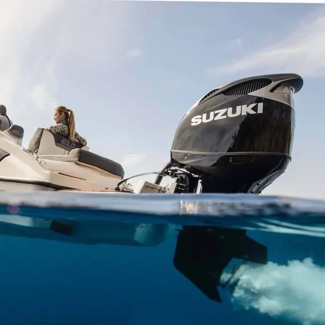 Suzuki_buitenboordmotoren_schroef_onder_water