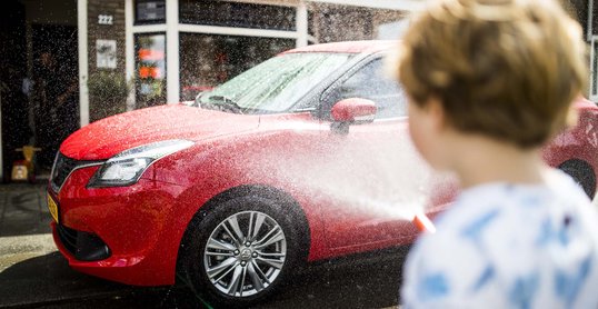 Tips om je auto te wassen en te poetsen