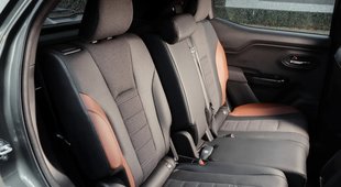 Suzuki_e-VITARA_verschuifbare_achterbank