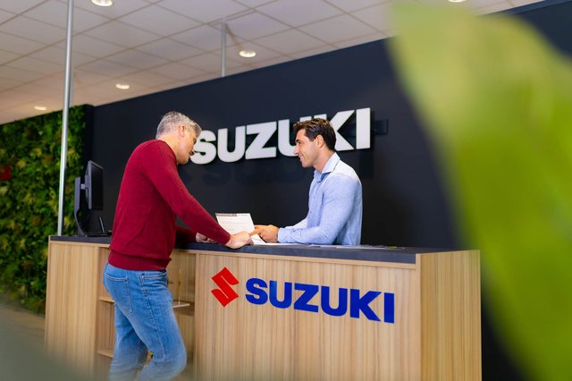 Suzuki_dealer_klant_balie